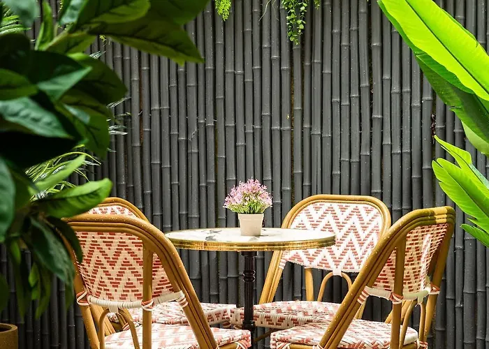 Loft Rare Avec Patio Chic - Tour Eiffel Apartament *
