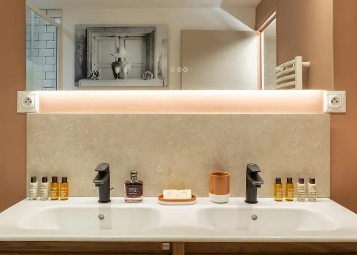 Loft Rare Avec Patio Chic - Tour Eiffel * Parijs