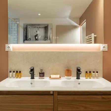 Loft Rare Avec Patio Chic - Tour Eiffel * Παρίσι