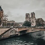 Loft Rare Avec Patio Chic - Tour Eiffel Paris