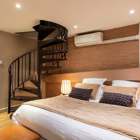 Loft Rare Avec Patio Chic - Tour Eiffel